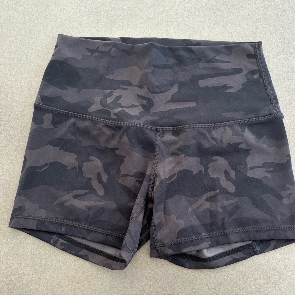 LAKI Active grey / black camo shorts size XS